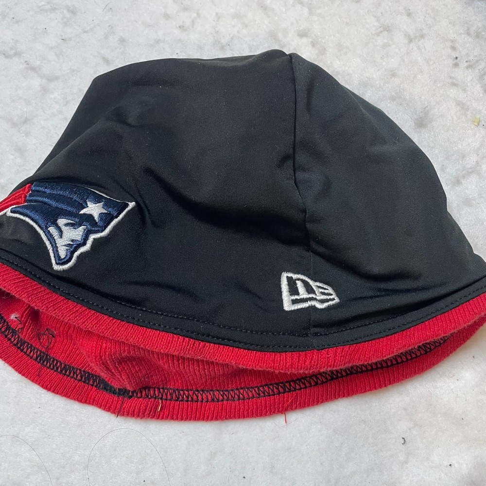 New Era NFL New‎ England Patriots Black Red Reversible Beanie Hat